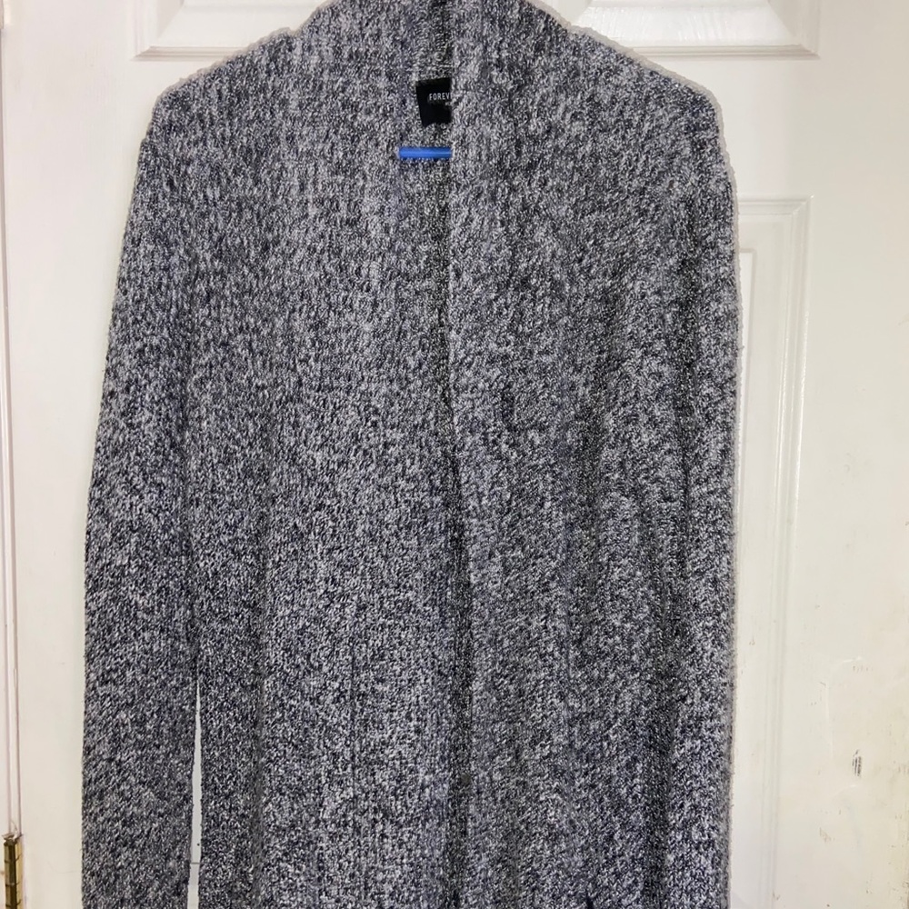 Grey cardigan 🤍